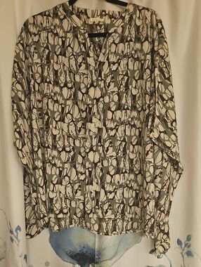 JODIFL Sage Green & White Abstract Print Blouse Fits.oversized L/XL